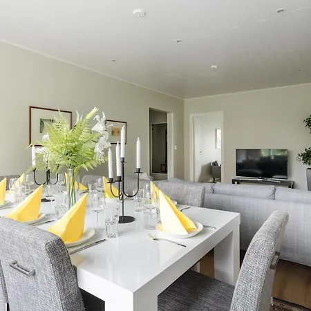 Spacious 3 Bedroom 100 Square Meter Max 10 Guests Lägenhet